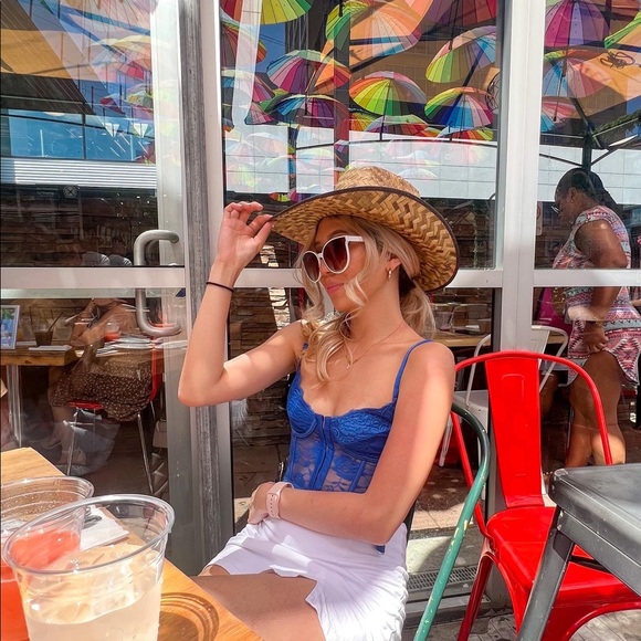 Meet your Posher, Liz - Picture 3 of 4